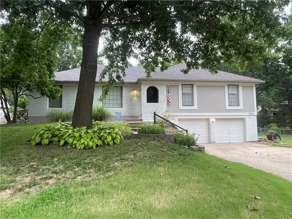 425 Sunview Circle, Blue Springs, MO 64014