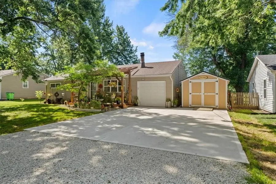 316 E 7th Street, Wellsville, KS 66092 - #2