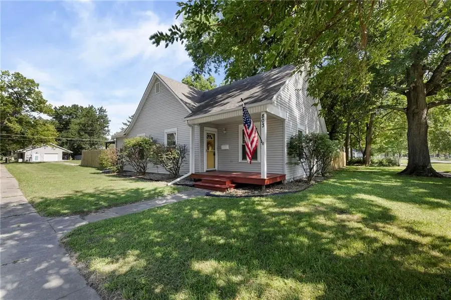803 S Ash Street, Ottawa, KS 66067 - #2