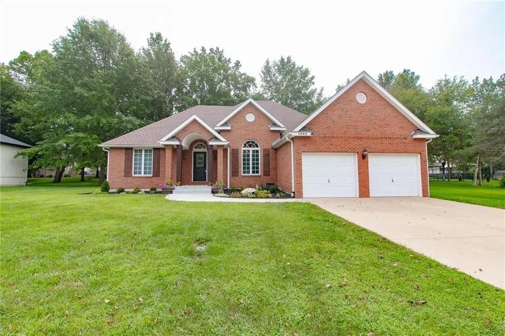 1885 W Timber Ridge Drive, Sedalia, MO 65301 - #1