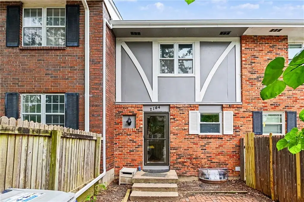 7104 NW Chapel Woods Lane, Kansas City, MO 64152 - #1