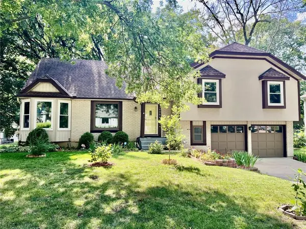 10004 Cody Street, Overland Park, KS 66214