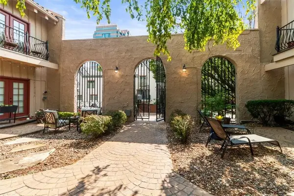 1111 W 46th Street #24, Kansas City, MO 64112