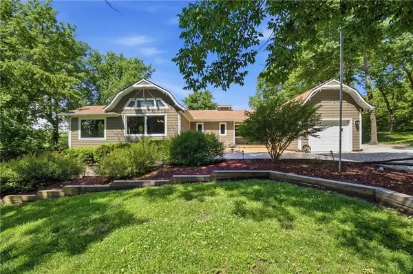 25045 W 215 Street, Spring Hill, KS 66083