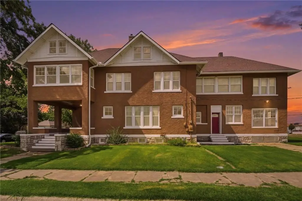 221 W 2nd Street, Ottawa, KS 66067 - #1