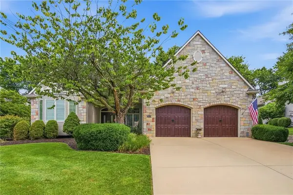 9806 W 125th Terrace, Overland Park, KS 66213