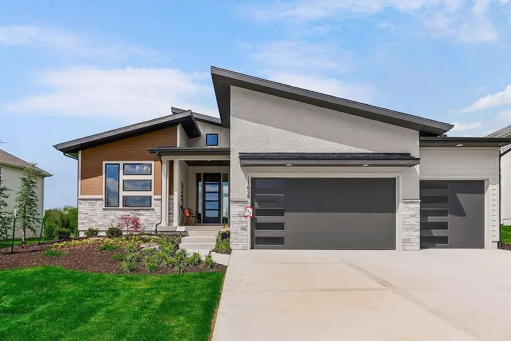 16975 S Cheshire Street, Olathe, KS 66062 - #1