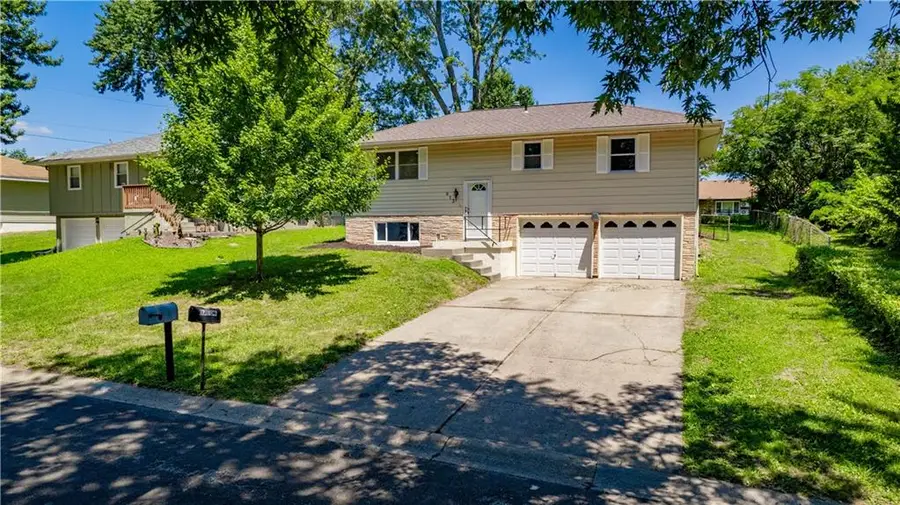 813 NE Wien Avenue, Blue Springs, MO 64014 - #2