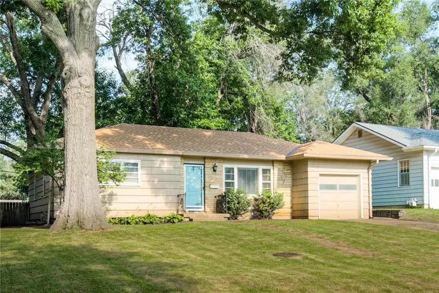 8348 Locust Street, Kansas City, MO 64131 - #2