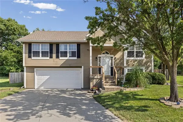 1109 NW Creekside Court, Blue Springs, MO 64015