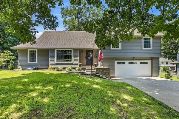 25 E 113th Terrace, Kansas City, MO 64114
