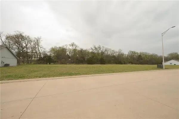 202 E John Street, Coffeyville, KS 67337