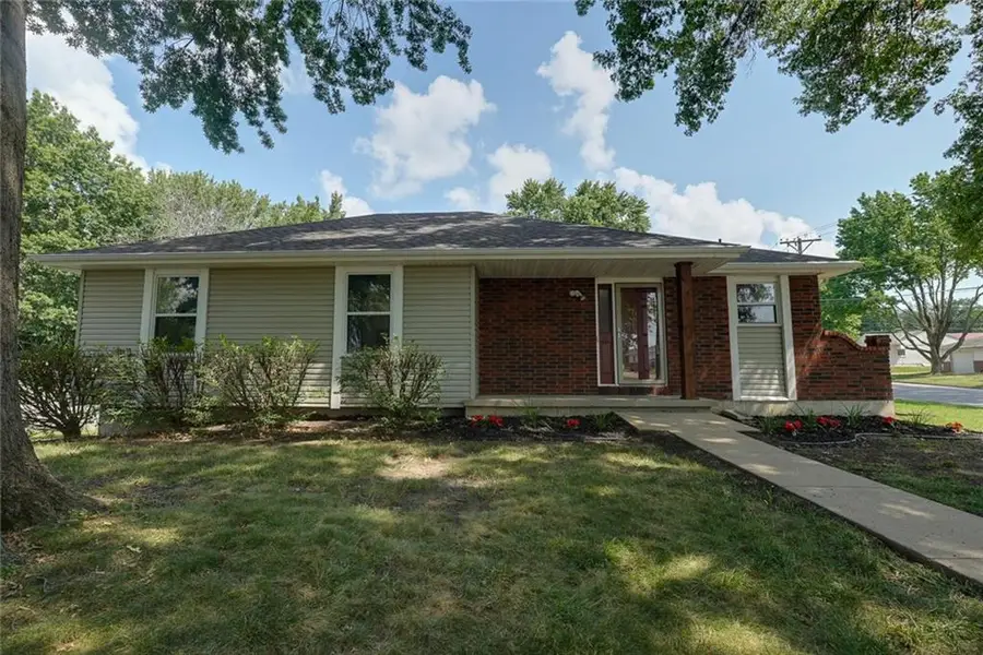501 W Mcdowell Avenue, Odessa, MO 64076 - #2