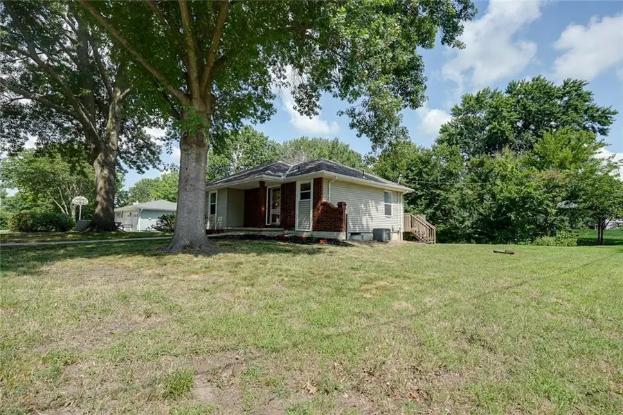 501 W Mcdowell Avenue, Odessa, MO 64076 - #3
