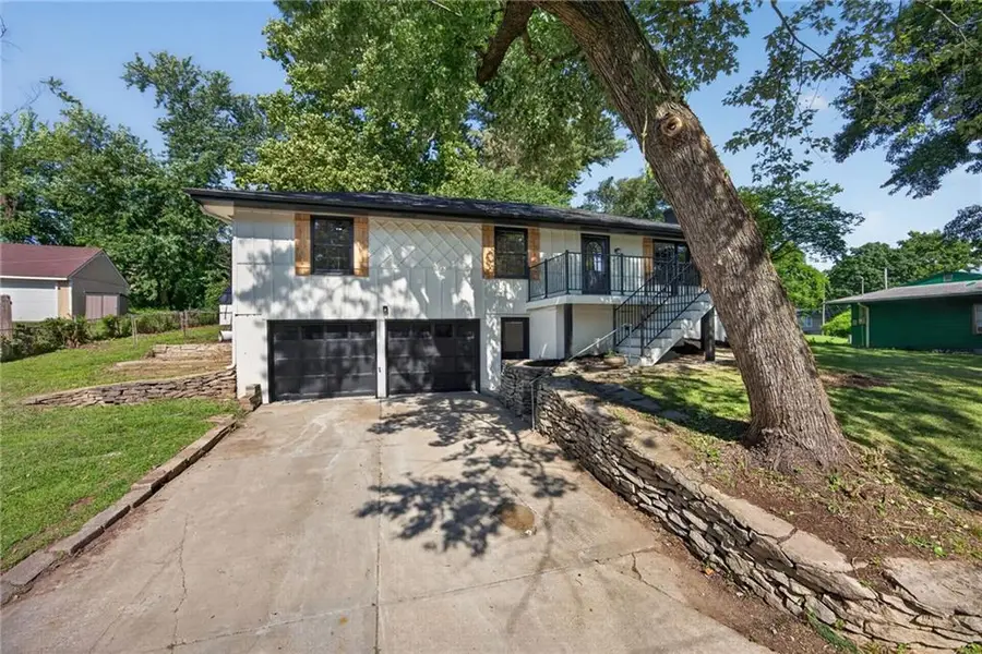 5704 Ewing Avenue, Kansas City, MO 64129 - #3