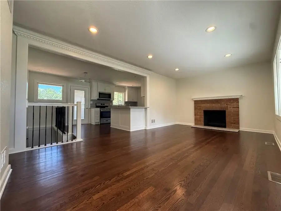 7332 Parallel Parkway, Kansas City, KS 66112 - #2