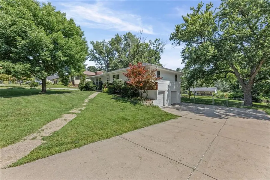 2308 NW Powderhorn Drive, Kansas City, MO 64154 - #3
