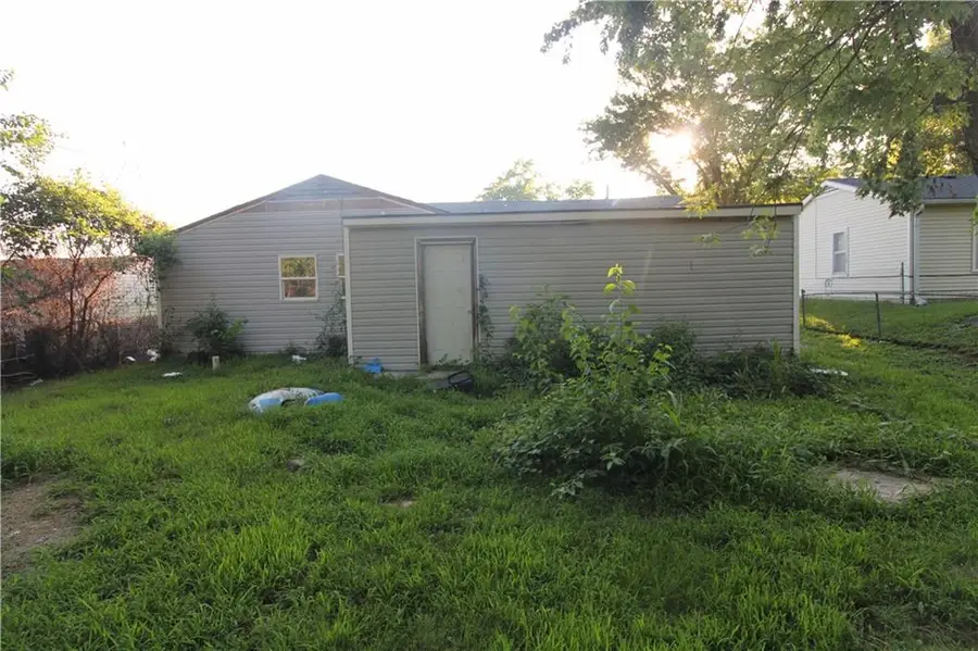3305 S Leonard Road, Saint Joseph, MO 64503 - #2