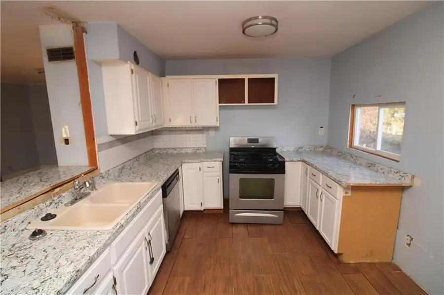 3305 S Leonard Road, Saint Joseph, MO 64503 - #3