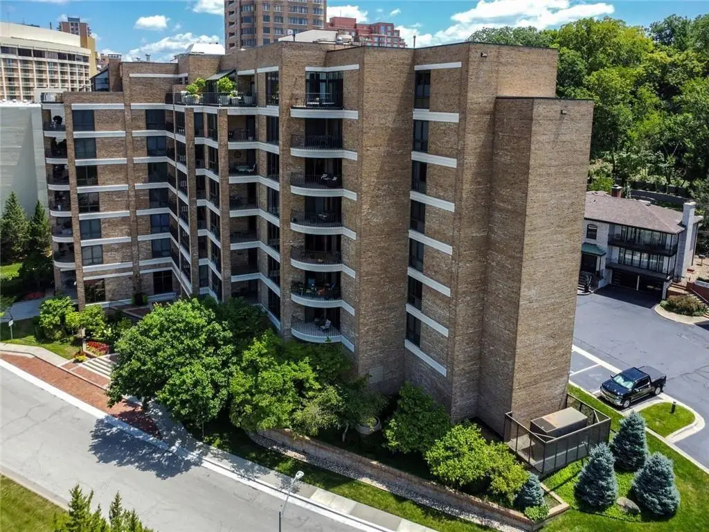 433 Ward Parkway #1 S, Kansas City, MO 64112 - #1