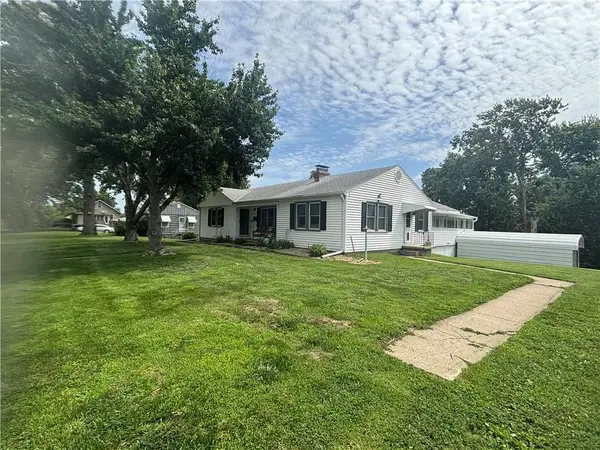 1309 S 35 Street, St Joseph, MO 64507