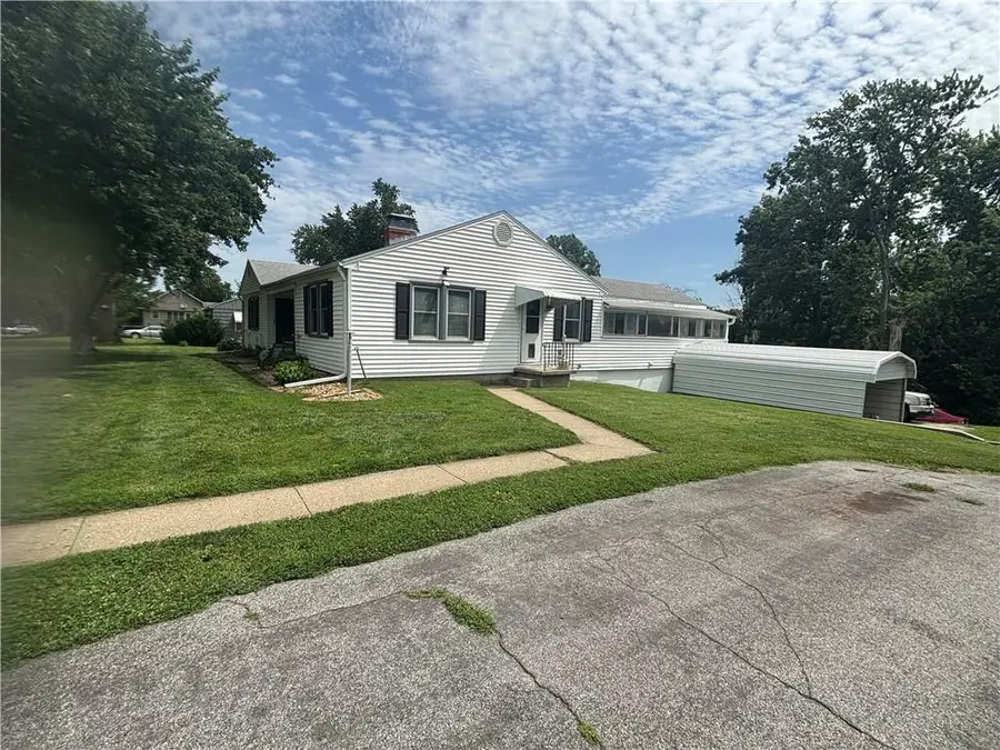 1309 S 35 Street, Saint Joseph, MO 64507 - #2