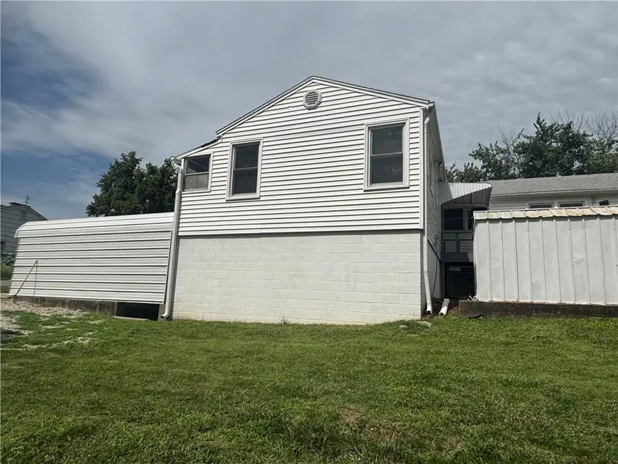 1309 S 35 Street, Saint Joseph, MO 64507 - #3