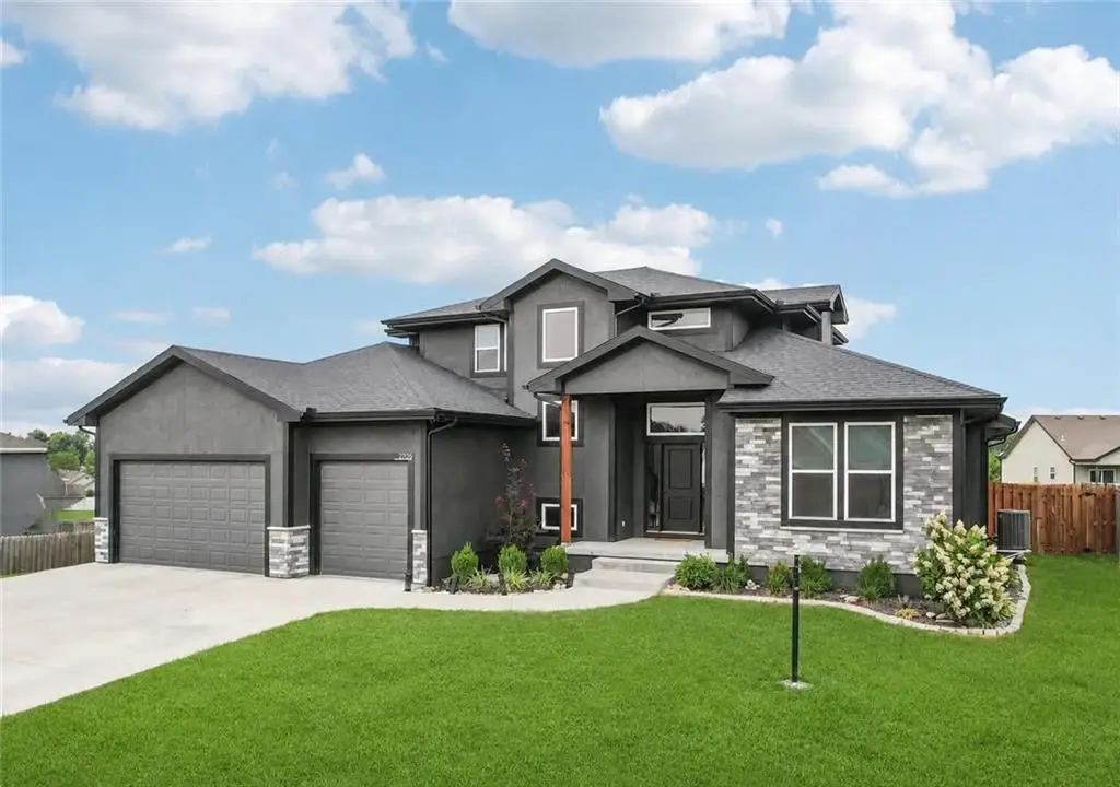2705 Meadowbrook Court, Tonganoxie, KS 66086 - #1