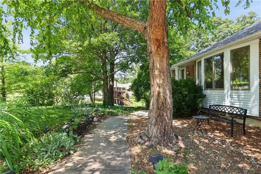 6003 Greenwood Street, Shawnee, KS 66216 - #3
