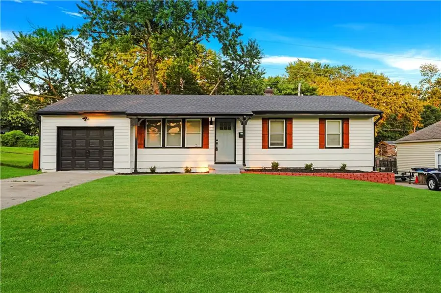6409 N Woodland Avenue, Gladstone, MO 64118 - #2