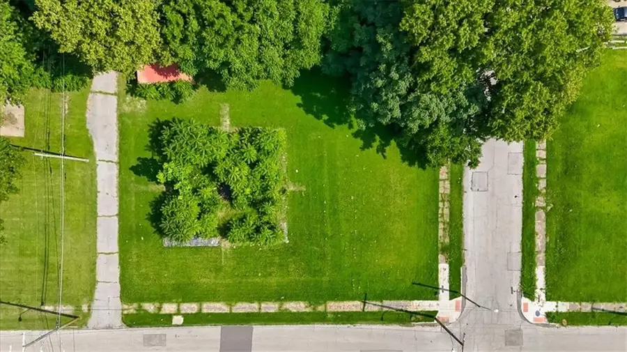 1612 E 30th Street, Kansas City, MO 64109 - #3