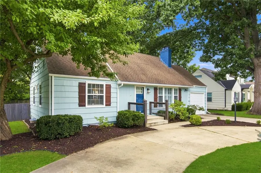 3705 W 71st Street, Prairie Village, KS 66208 - #3