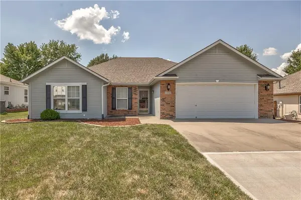 702 SW Hillside Court, Grain Valley, MO 64029