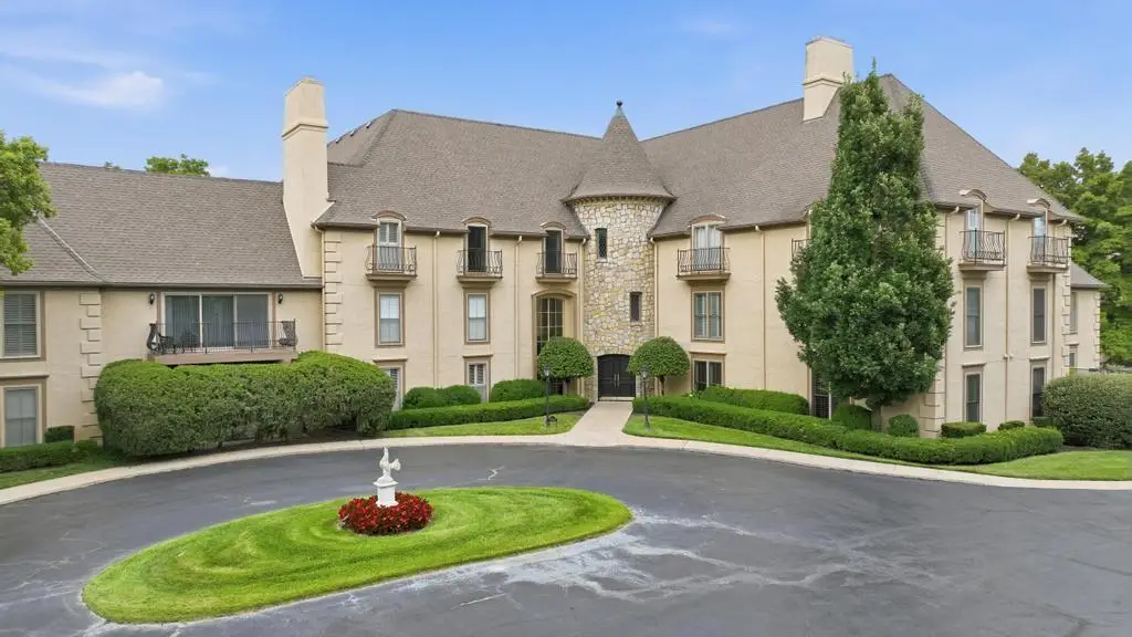 7223 Mission Road #104, Prairie Village, KS 66208 - #1