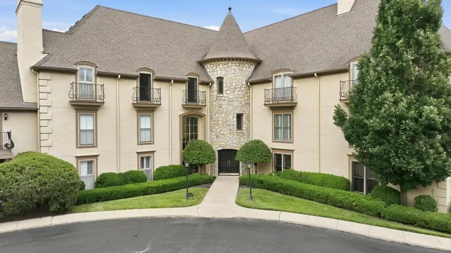 7223 Mission Road #104, Prairie Village, KS 66208 - #2