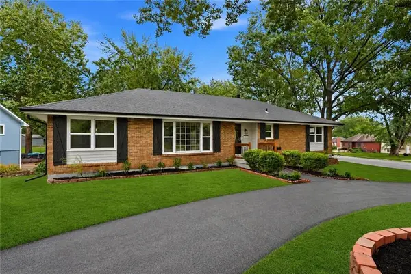12825 Winchester Avenue, Grandview, MO 64030