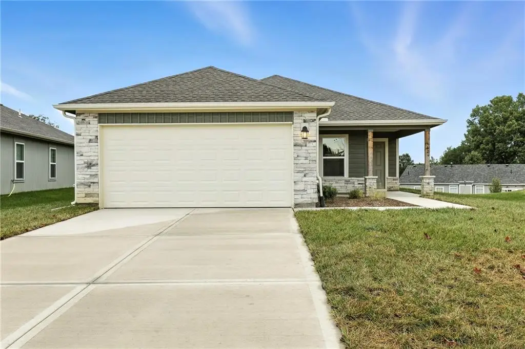 428 Valley View Drive, Tonganoxie, KS 66086 - #1