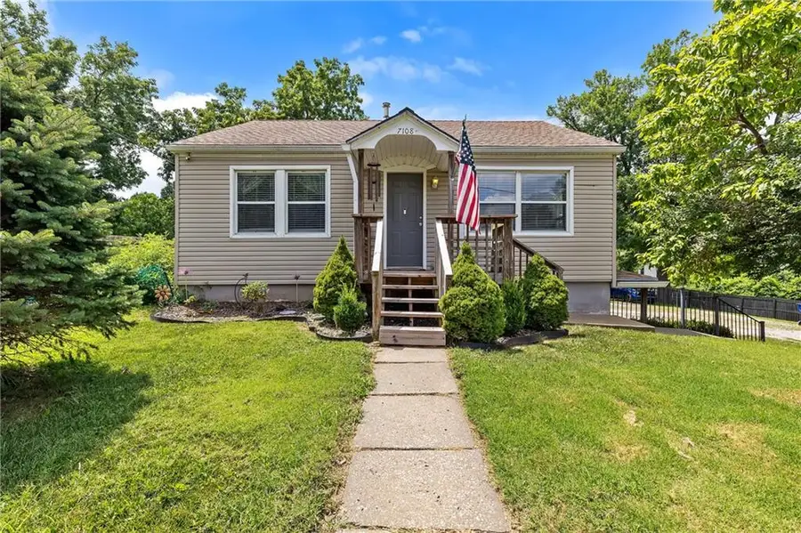 7108 N Kranz Road, Gladstone, MO 64118 - #2