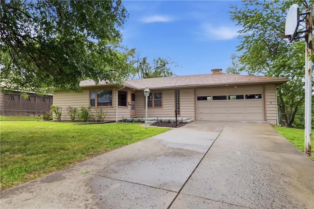 5128 N Lister Avenue, Kansas City, MO 64119 - #1