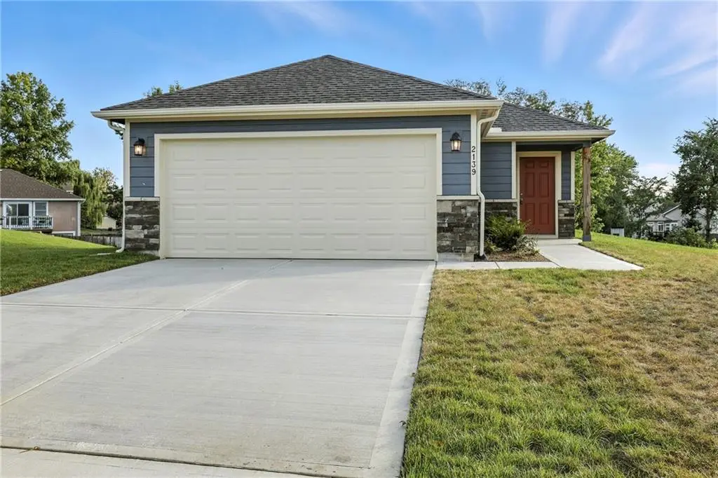 416 Valley View Drive, Tonganoxie, KS 66086 - #1