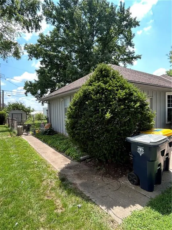 11007 Spring Valley Road, Kansas City, MO 64134 - #3