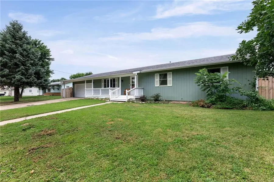 542 S Hayes Street, Garnett, KS 66032 - #2