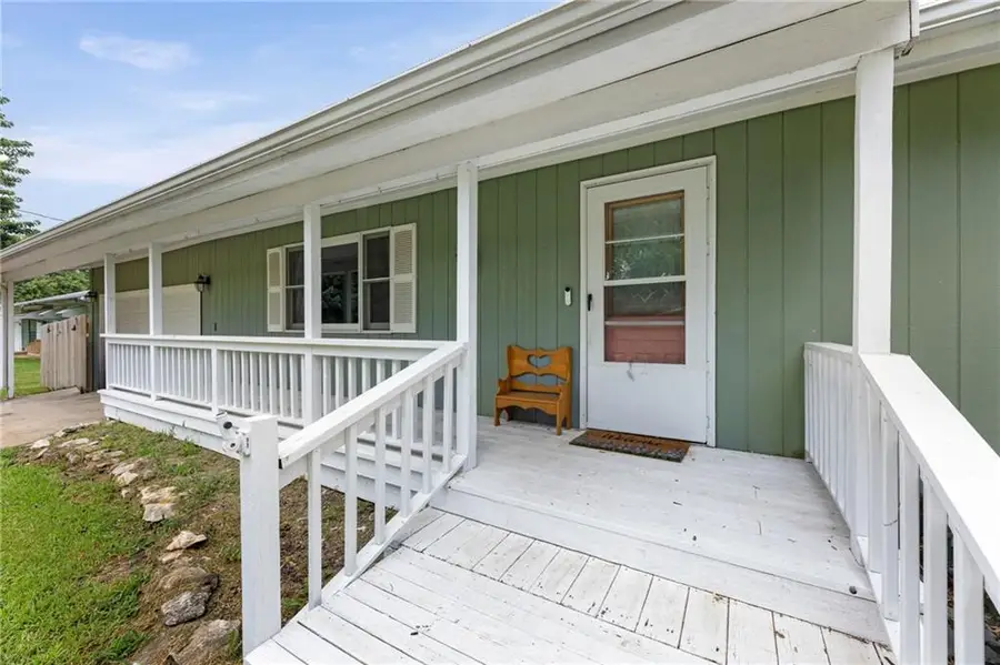 542 S Hayes Street, Garnett, KS 66032 - #3
