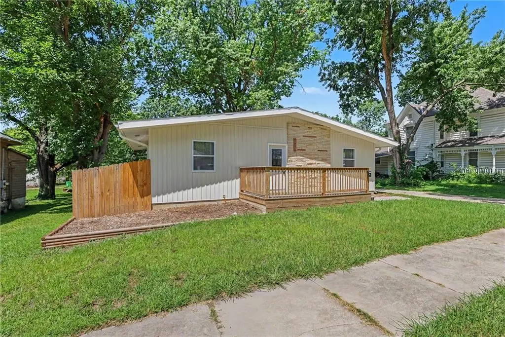 828 N Oak Street, Ottawa, KS 66067 - #1