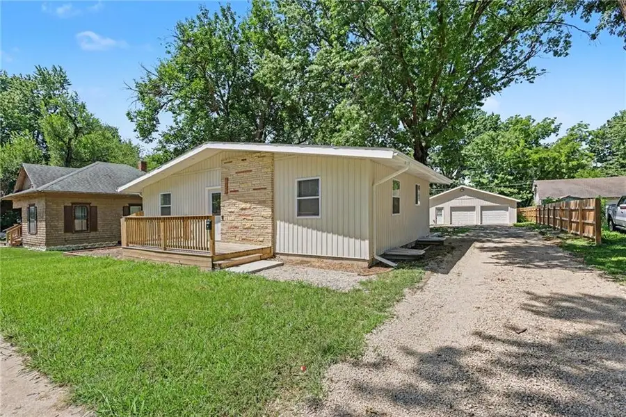 828 N Oak Street, Ottawa, KS 66067 - #3