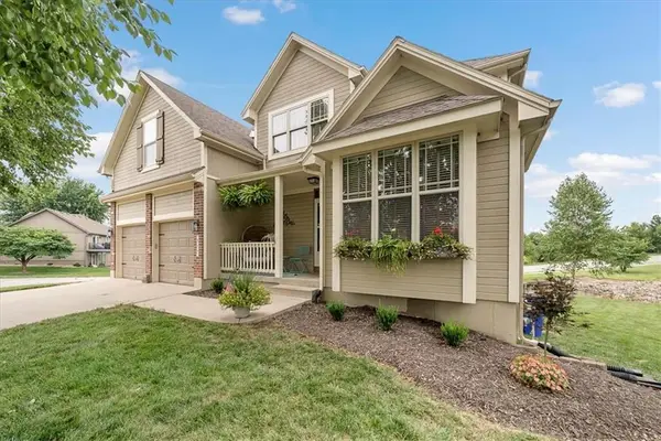 2101 SW Roberts Court, Lee's Summit, MO 64082
