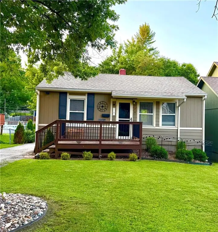 224 W 82nd Street, Kansas City, MO 64114 - #1