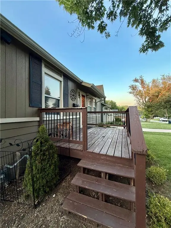 224 W 82nd Street, Kansas City, MO 64114 - #3