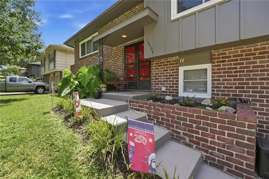 10404 Wyandotte Street, Kansas City, MO 64114 - #2