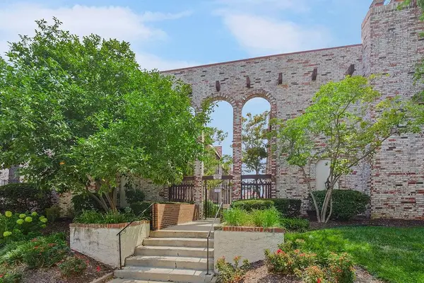 5013 Walnut Street #C, Kansas City, MO 64112